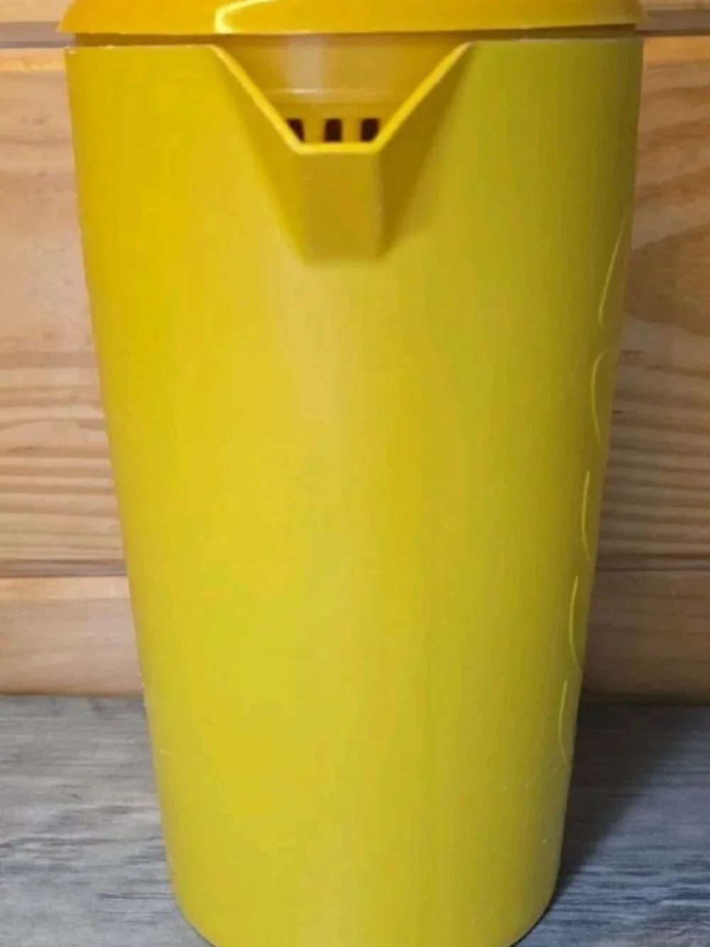 Vintage Sterilite 70's Plastic Drink Pitcher Yellow Retro Kitchen Floral 2 Quart